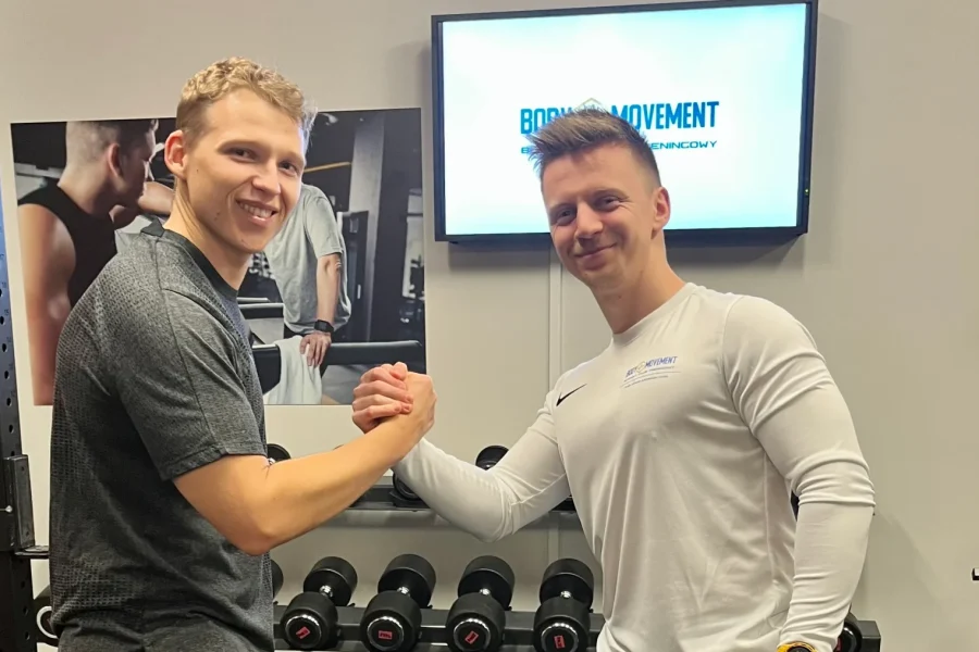 Trening personalny dla mężczyzny po 30-tce z trenerem w studio Body Movement w Warszawie