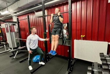 Trening personalny dla mężczyzny po 30-tce z trenerem w studio Body Movement w Warszawie