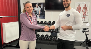 Joanna podczas treningu personalnego na ból pleców w studiu Body Movement Mokotów Stabilizacja kręgosłupa – ćwiczenia na ból pleców z trenerem personalnym w Warszawie Kameralne studio treningu personalnego Body Movement Ursynów – trening przy bólu pleców, trener personalny warszawa